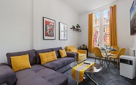 Oxford Street Chic Retreat - Unparalleled Elegance And Urban Comfort! Gc1